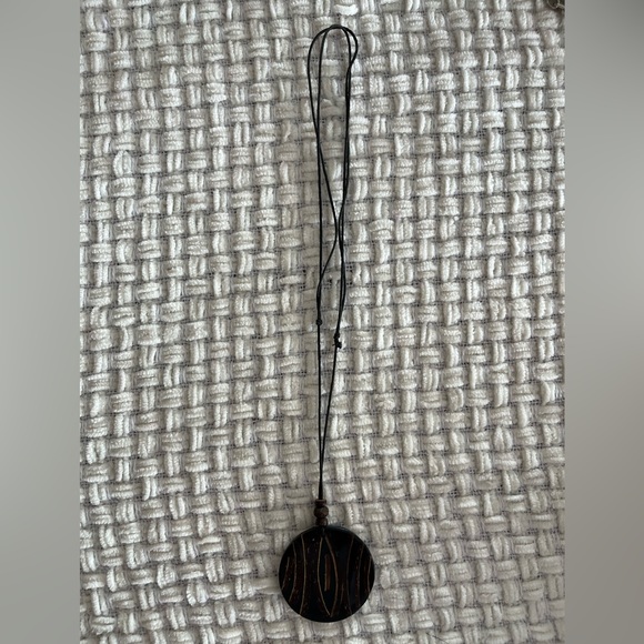 Adjustable Bohemian style, rope medallion necklace. - Picture 3 of 4